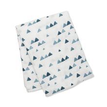 Load image into Gallery viewer, Lulujo - Hello World Blanket &amp; Knotted Hat - Navy Triangles