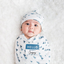 Load image into Gallery viewer, Lulujo - Hello World Blanket &amp; Knotted Hat - Navy Triangles