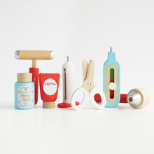Load image into Gallery viewer, Le Toy Van - Honeybake - Doctor&#39;s Medical Kit