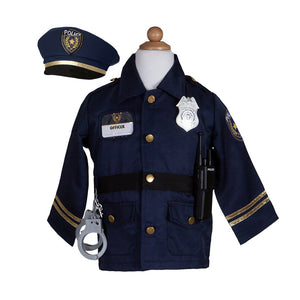 Officier de police avec accessoires