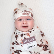Load image into Gallery viewer, Lulujo - Hello World Blanket &amp; Knotted Hat - Eucalyptus