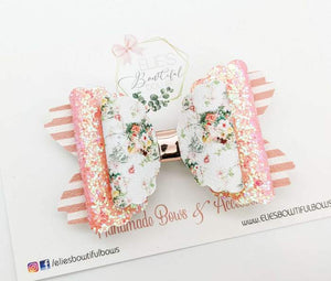 Elie's Bowtiful Bows - Pince crocodile rose pétale